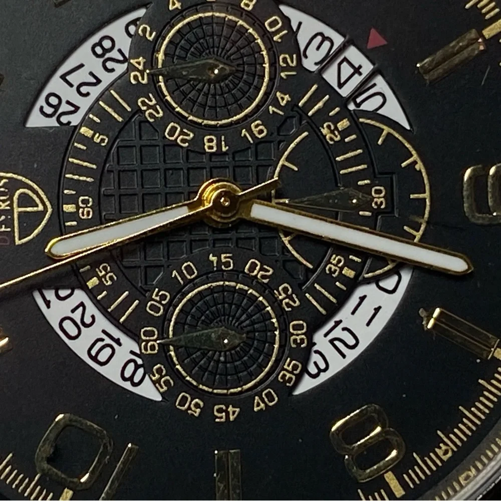 Sophisticated Black and Gold Men's Watch